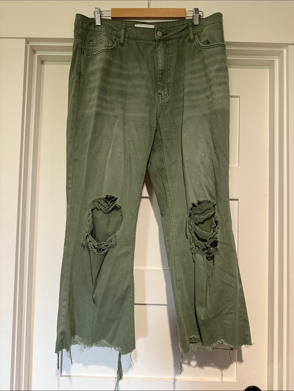 NWOT Olive Green Distressed Cropped Wide-Leg Jeans